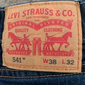 Levi's Men's Dark Blue Relaxed Jeans